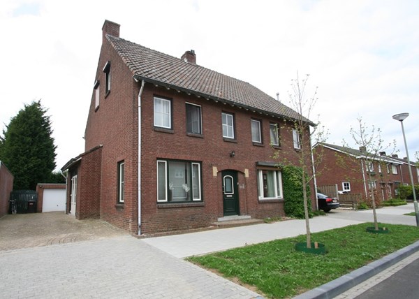 Julianalaan 40, Maasbracht